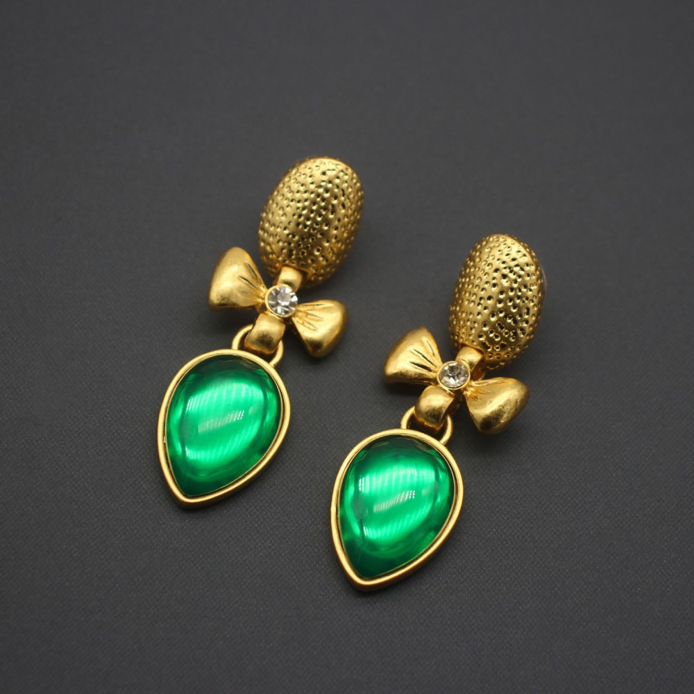 Dark Green Bead Pendant Vintage Earrings